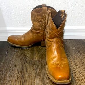 Brand new justin ankle boots size 10!